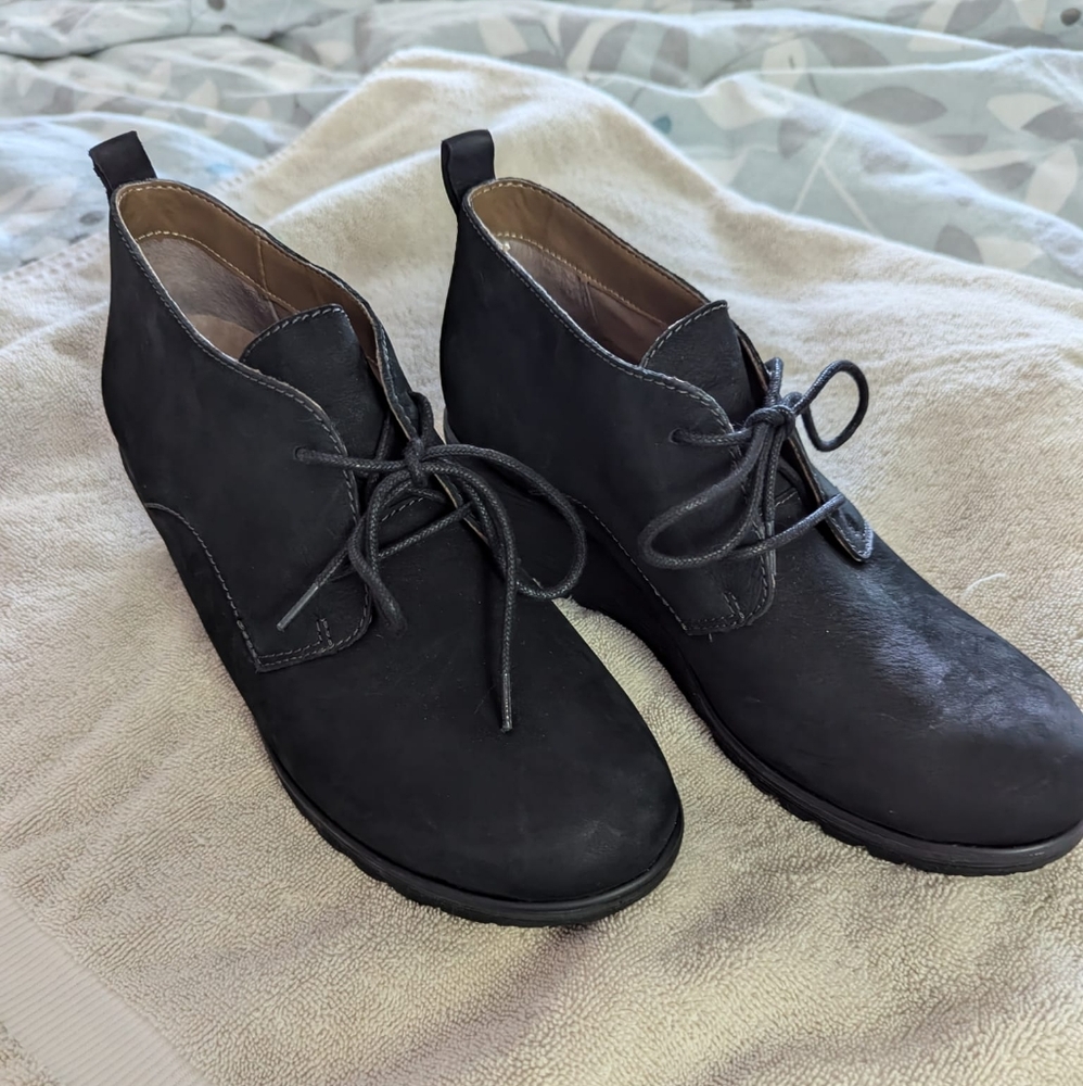 Preppy Black Suede Ankle Boots Size 8.5 Dark Acadamia - Picture 2 of 6